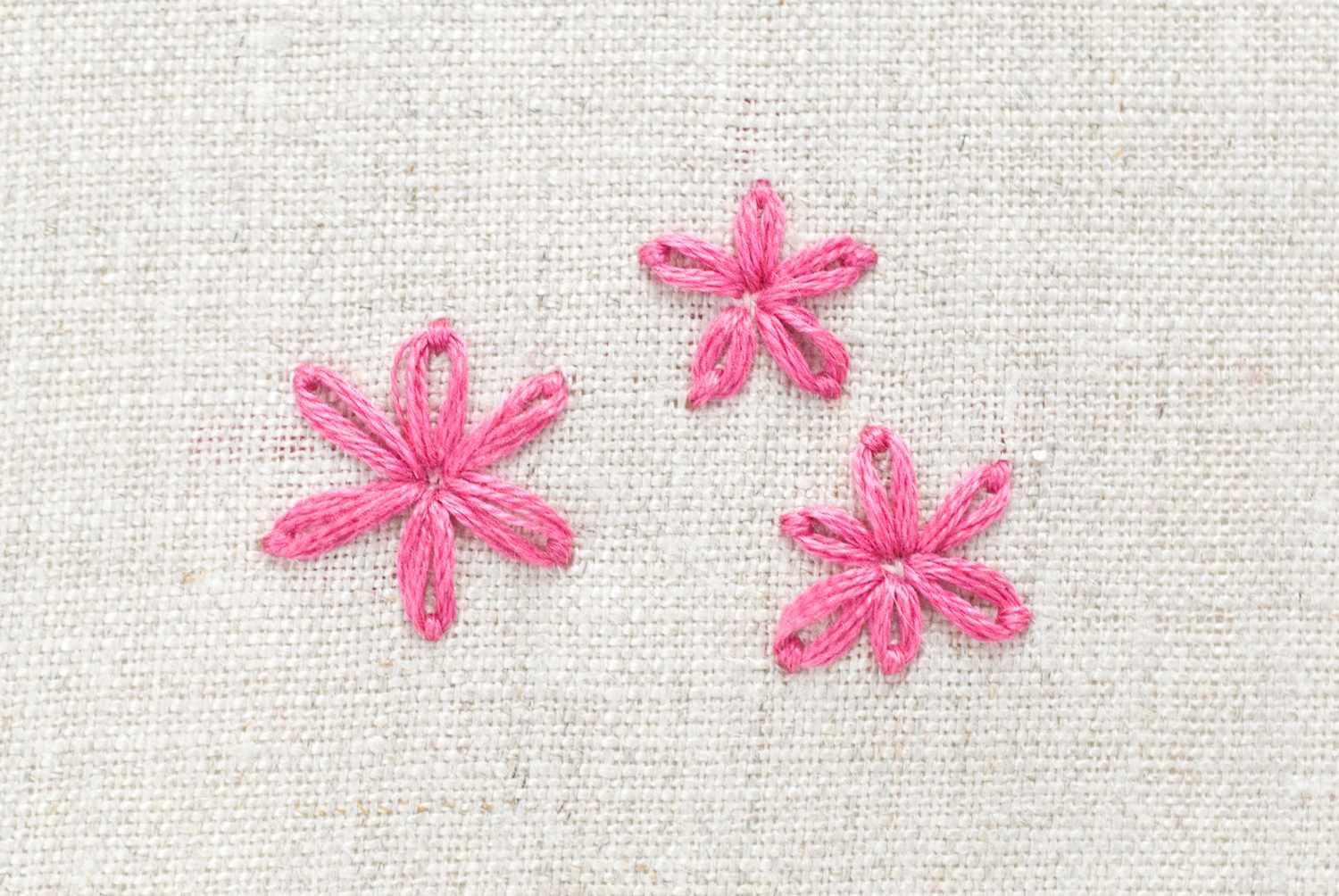 1. Detached Chain Stitch (Lazy Daisy)