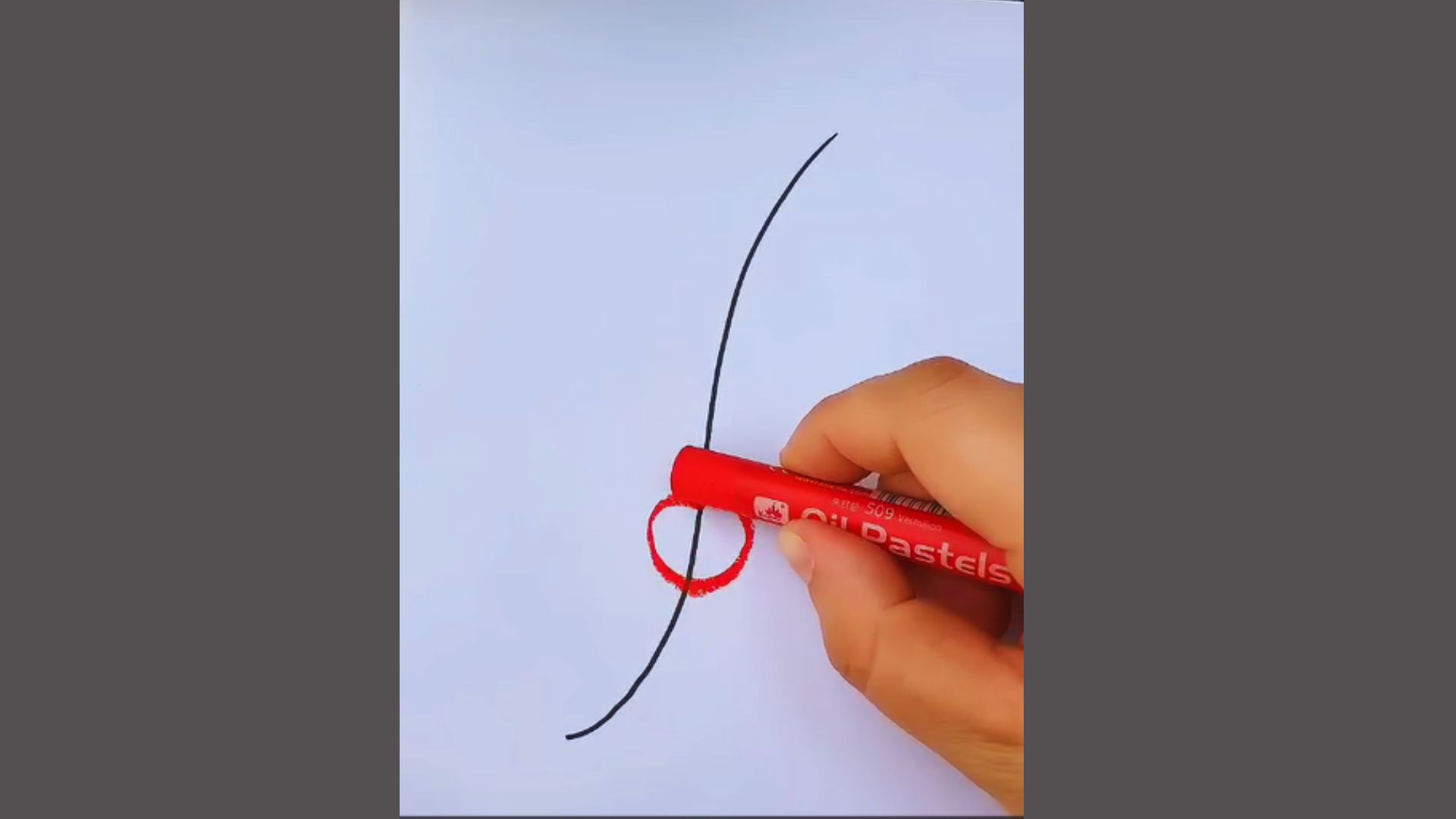 Step-by-step guide illustrating how to draw a perfect circle with a pen, featuring hand positions and techniques.