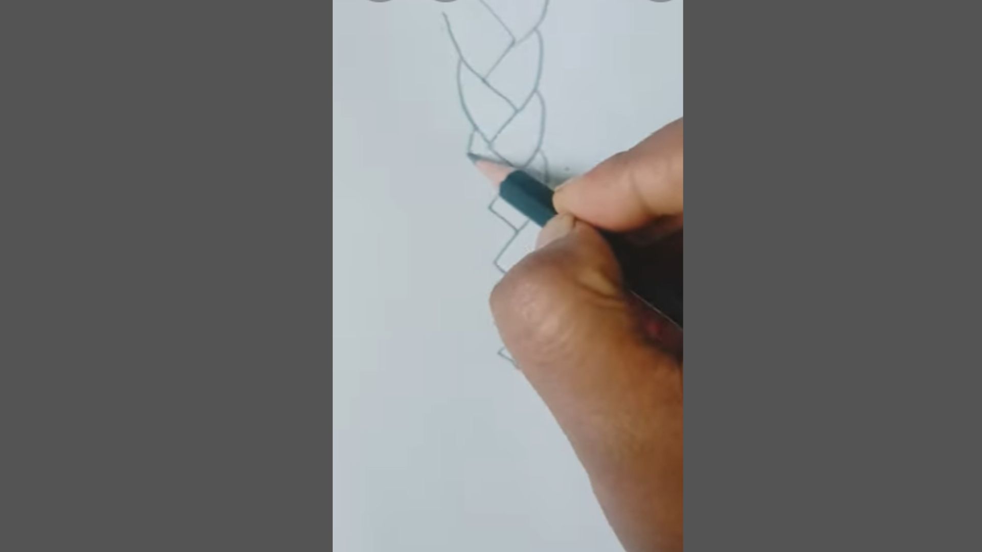 Refined braid with thicker strands and light shading showing depth.
